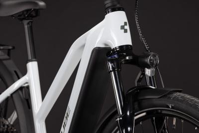 Cube Touring Hybrid ONE 600 metallicwhite'n'chrome Gr&ouml;&szlig;e: Trapeze 50 cm Produktbild 5